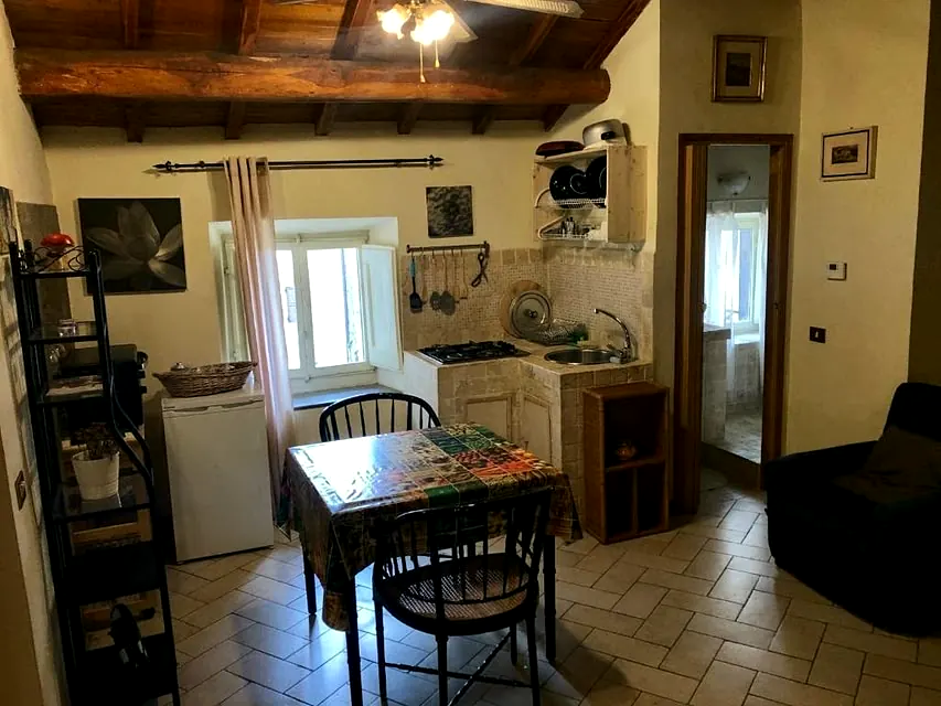 Angolo cottura attrezzato dell'appartamento a Viterbo